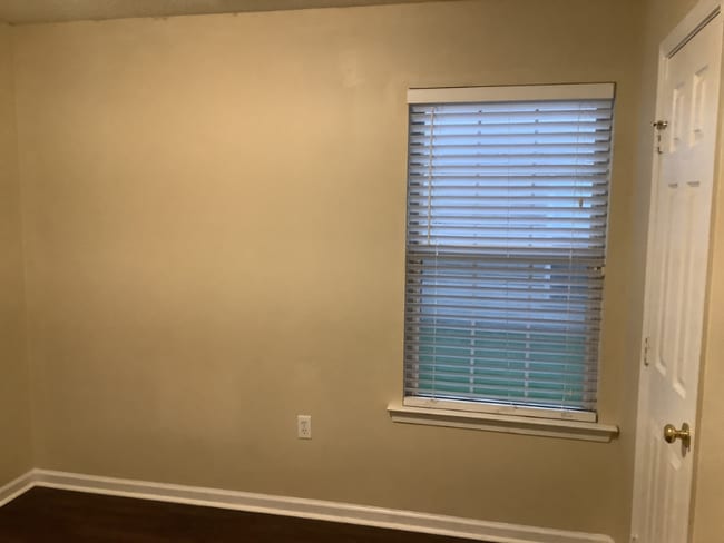 Building Photo - 108 Oak Grove Ln