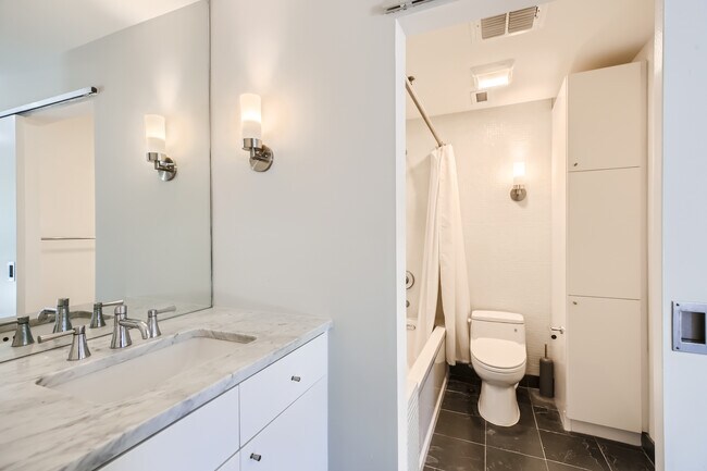 Building Photo - 1115 S Alamo St