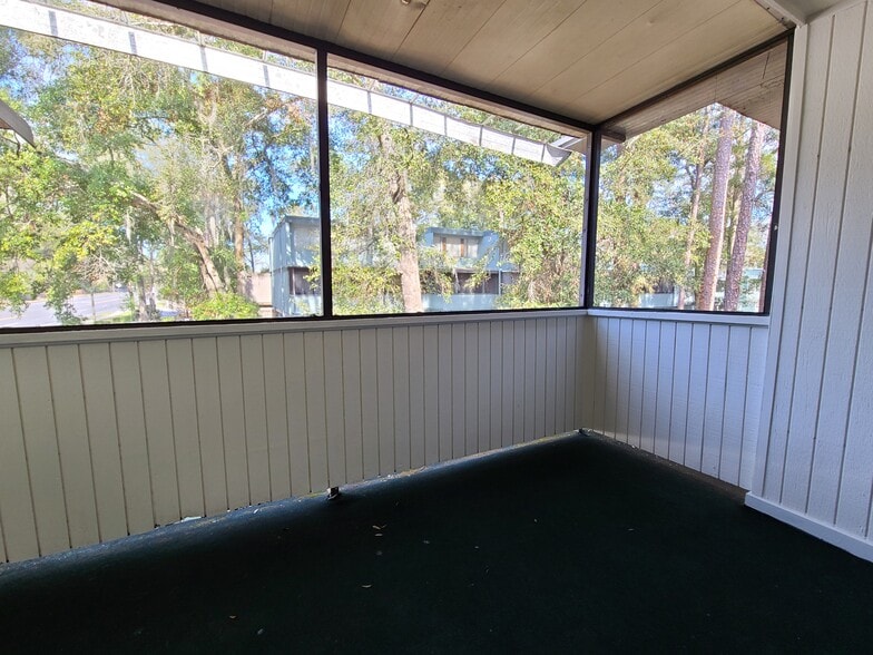 Building Photo - 701 SW 75th St