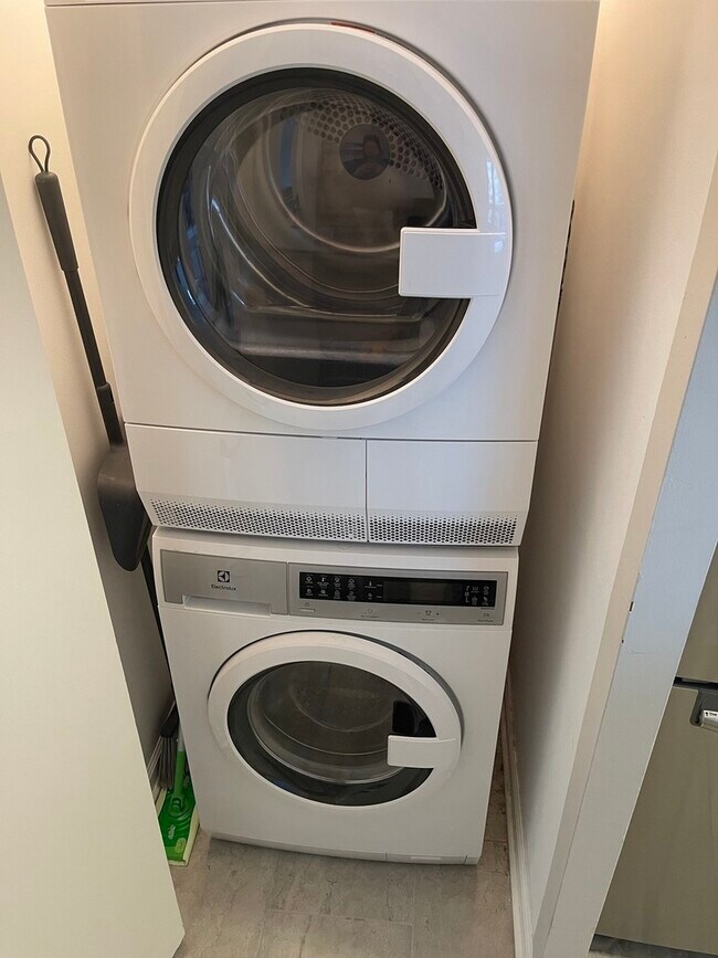 Building Photo - 440 N Wabash Ave