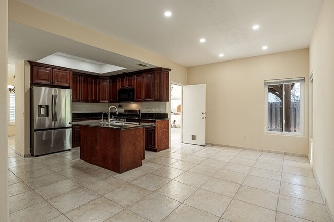 Building Photo - 3 bedrooms 2.5 bathrooms | Southwinds | Oxnard | Unfurnished