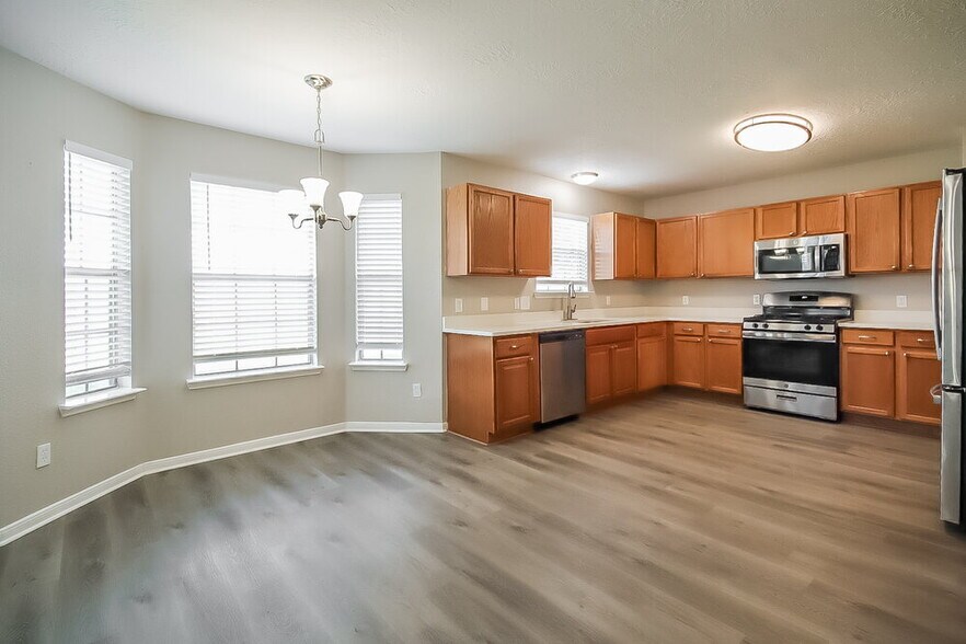 Building Photo - 4805 E Parma Dr