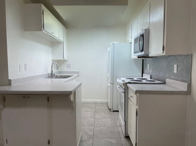 Building Photo - 32502 Cathedral Canyon Dr
