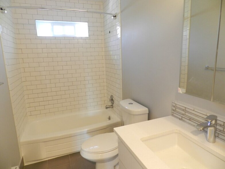 Building Photo - 4857 Fauntleroy Way SW