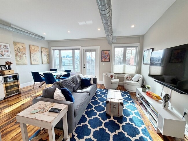 Building Photo - 63 Marion St