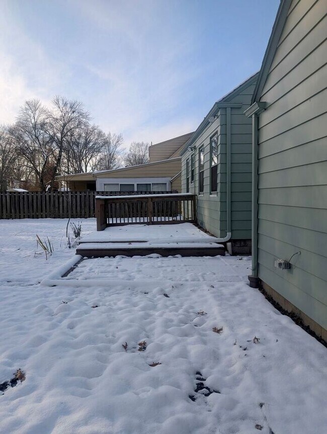 Building Photo - Charming Cape Cod Style Home