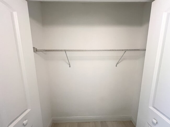 Building Photo - 5510 W Lakewood Cir