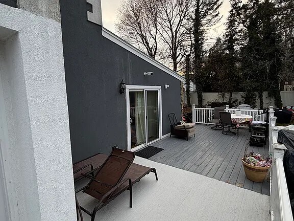 Building Photo - 15 Ancona Rd