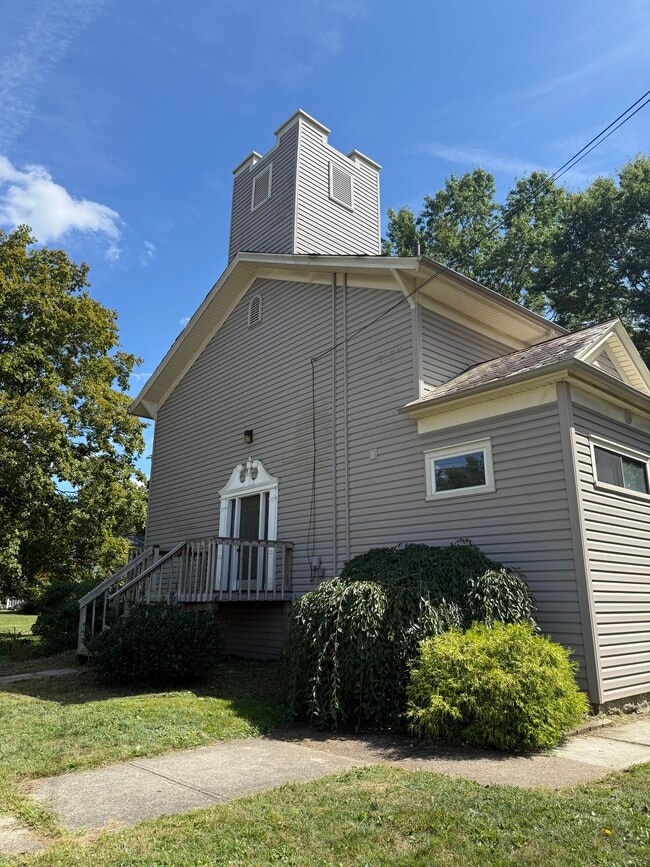 Front Door Unit B & C - 5782 Chippewa Rd