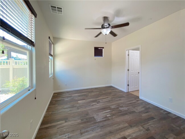 Building Photo - 1000 Aspen Cliff Dr