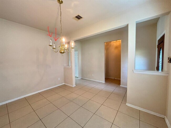 Building Photo - 14851 Fir Knoll Way
