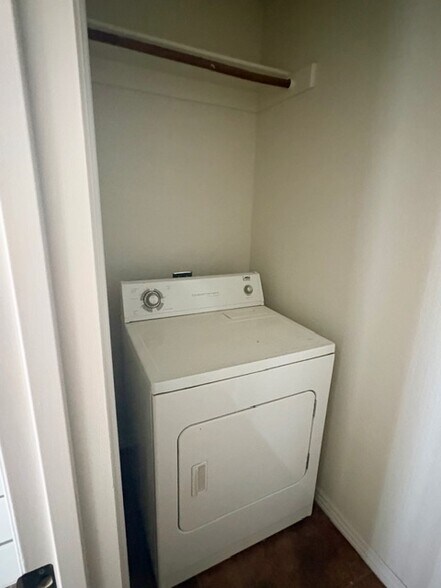 Building Photo - 4057 W Spring House Dr