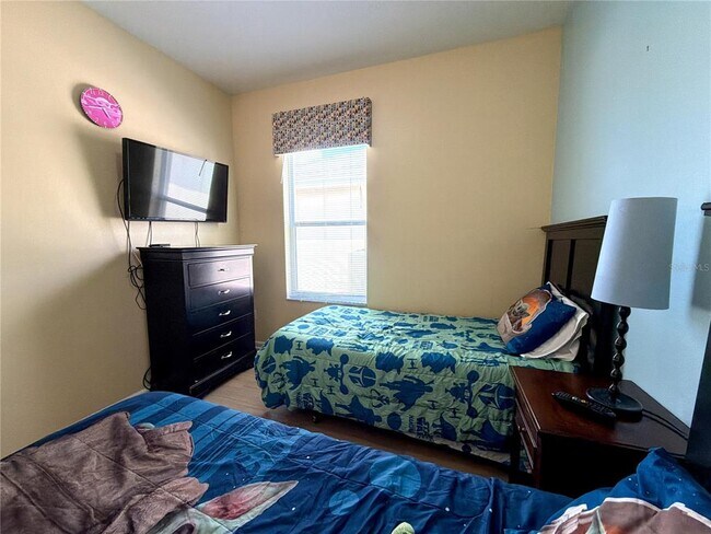 Building Photo - 8127 Fan Palm Way