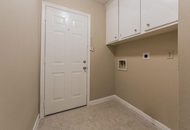 Building Photo - 2110 Wycliffe Dr