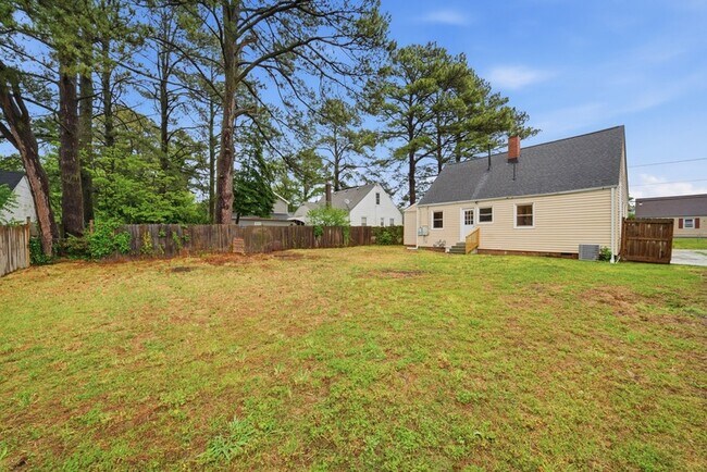 Building Photo - 8037 Crescent Rd