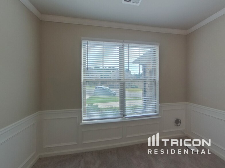 Building Photo - 2140 Dodson Woods Dr