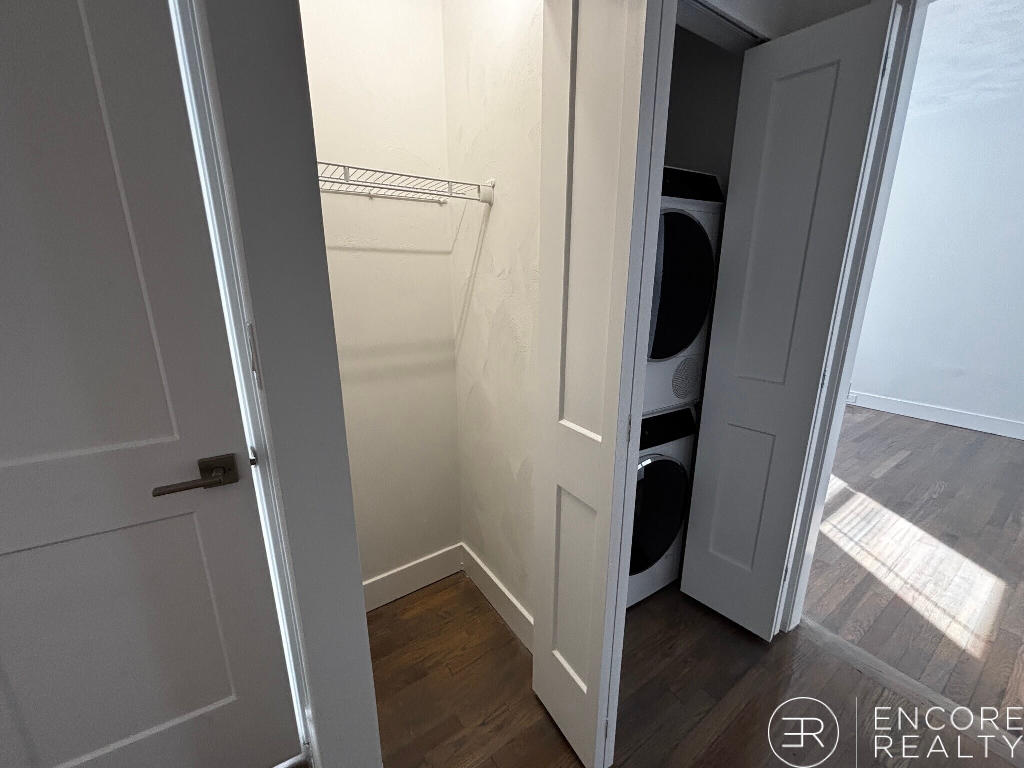 Building Photo - 65 Park Dr