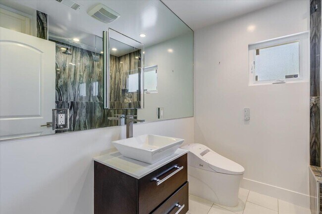 Building Photo - 1210 Larnel Pl