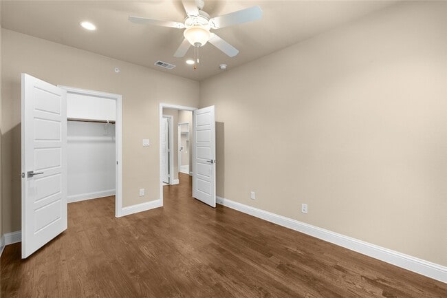 Building Photo - 2952 Sheridan Dr