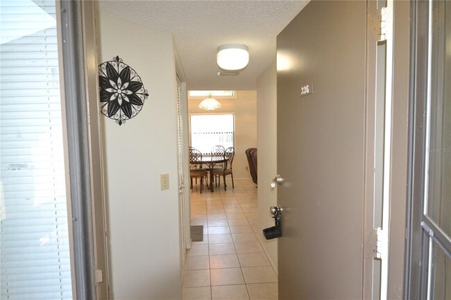 Building Photo - 336 Woodlake Wynde