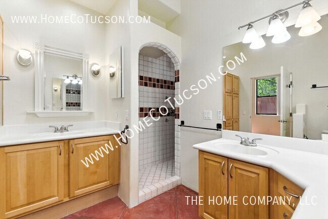 Building Photo - 1921 S Doubletree Ln