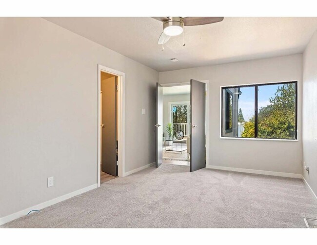 Building Photo - 500 Forest Dr