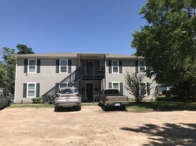 Building Photo - 210 Reinhardt St