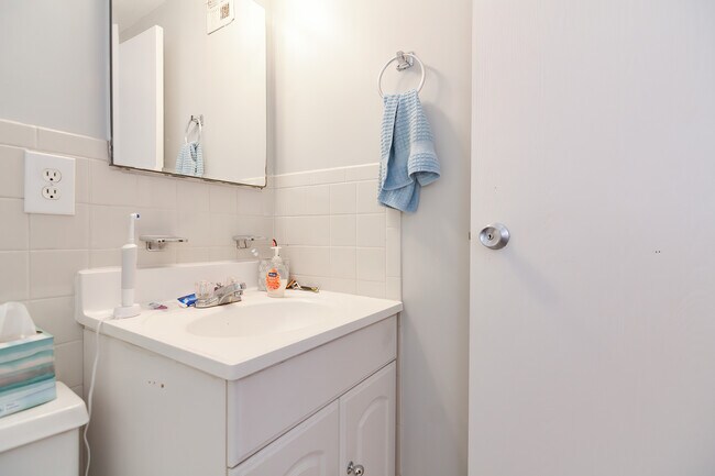 Building Photo - 99 Fulton St