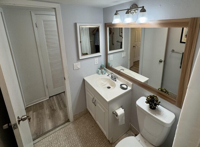 Building Photo - 273 Mansfield G