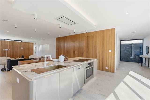 Building Photo - 6822 Victoria Ave