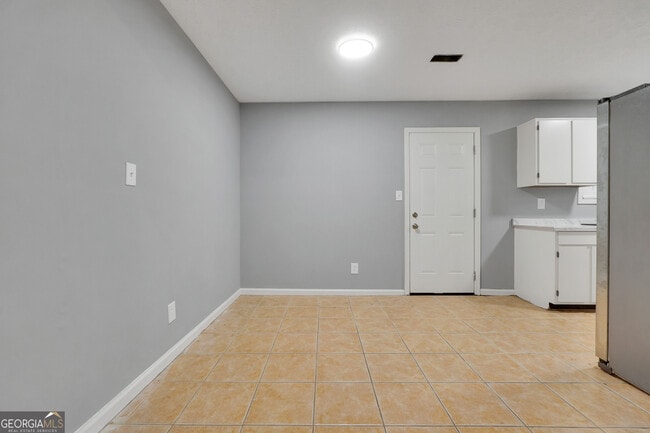 Building Photo - 9202 Fairway Ct