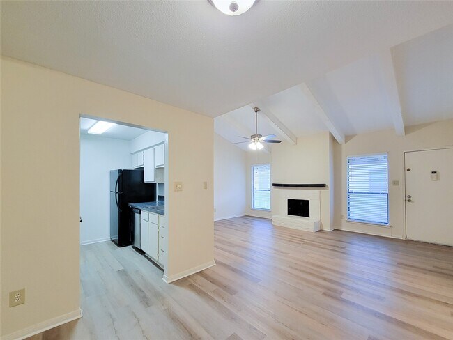 Building Photo - 5711 Sugar Hill Dr