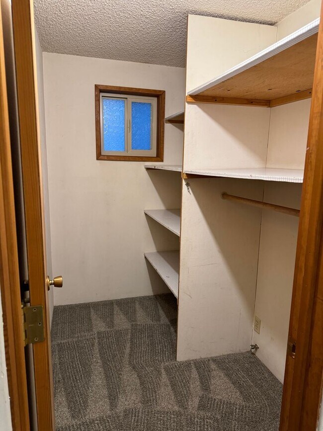 Building Photo - Spacious secluded house in Thurston Hills!