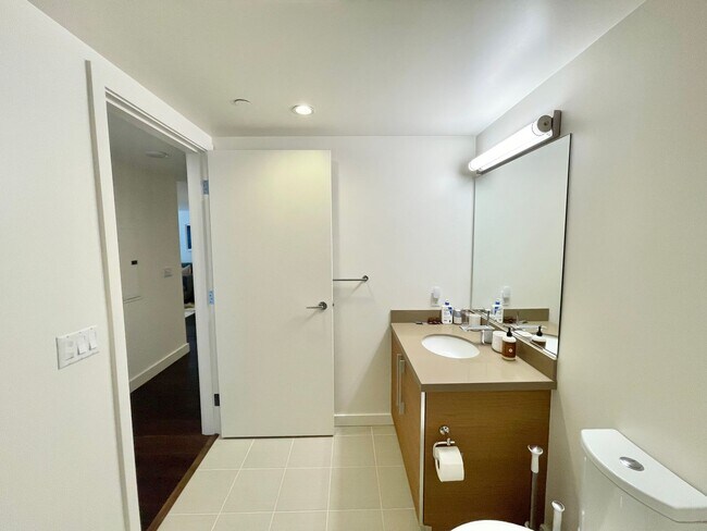 Building Photo - Luxurious Condo at Madrone w/Bay, City Views, Balcony, Pool, Parking, Storage -FULLY FURNISHED OP...