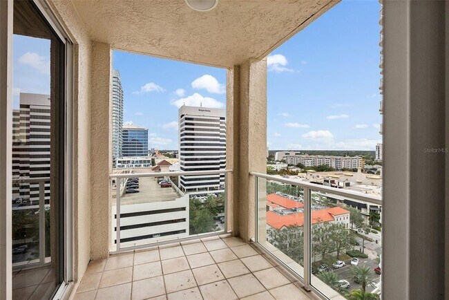 Building Photo - 100 Beach Dr NE