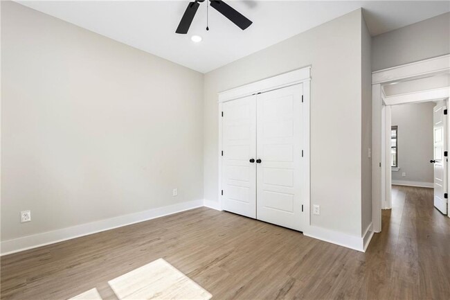 Building Photo - 19 Theale Ln