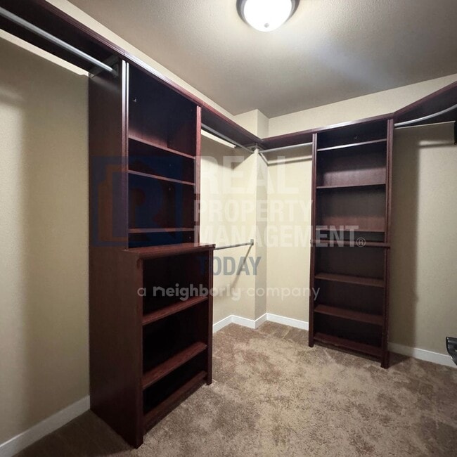 Building Photo - Stunning 5 Bedroom In Graham!