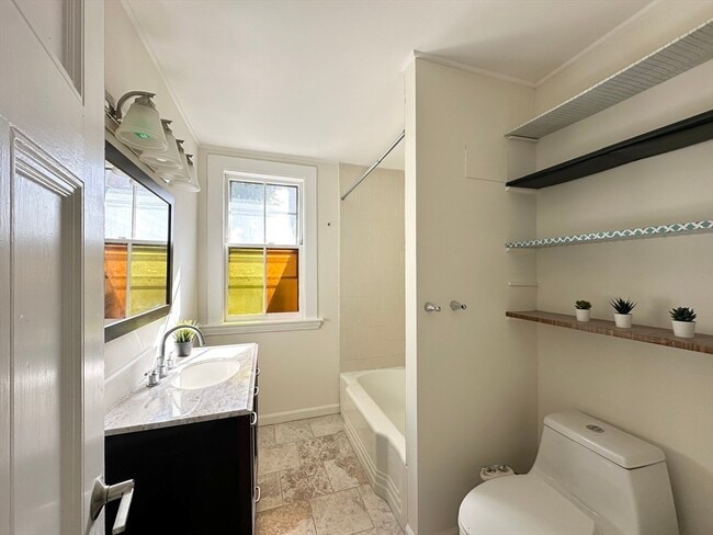 Building Photo - 71 Gardner St