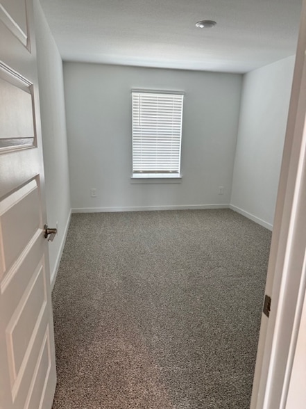 Building Photo - 31510 Chippenham Colony Ct