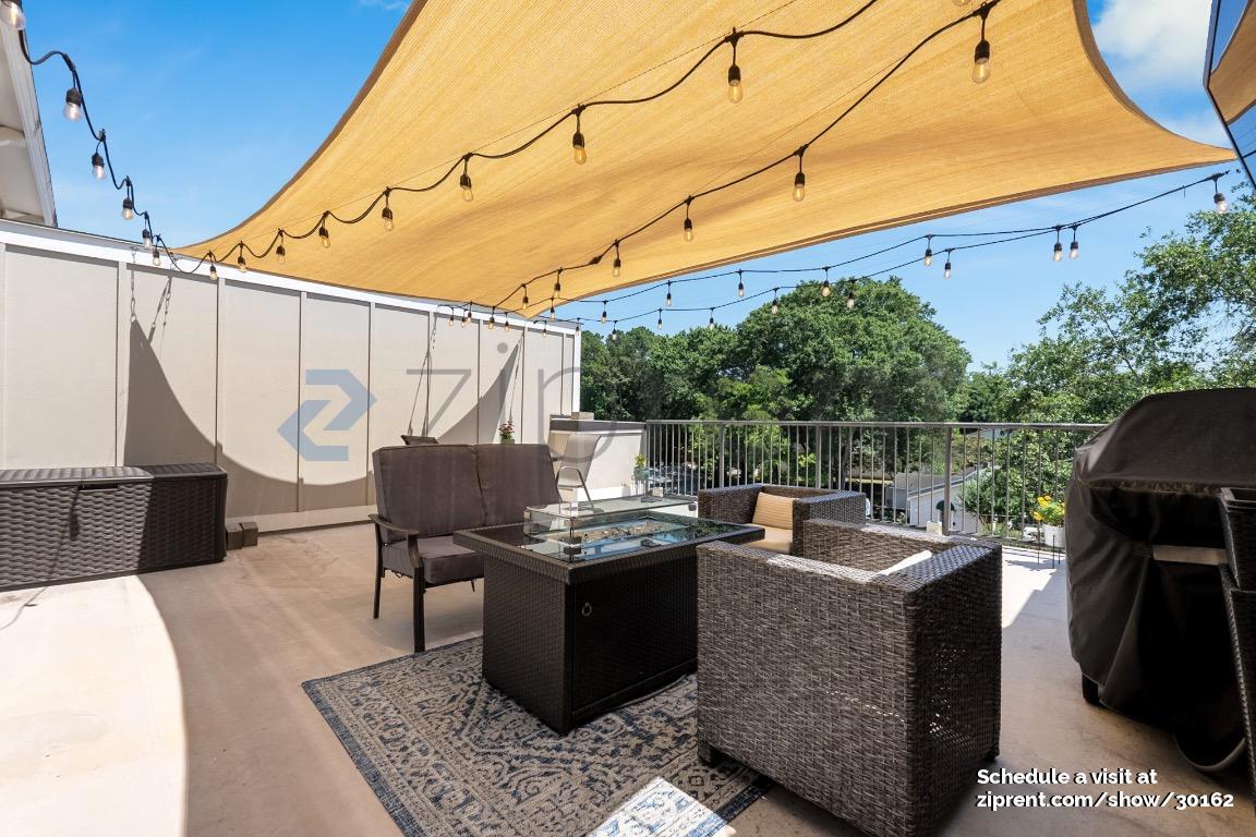 Building Photo - 303 Canton Wy