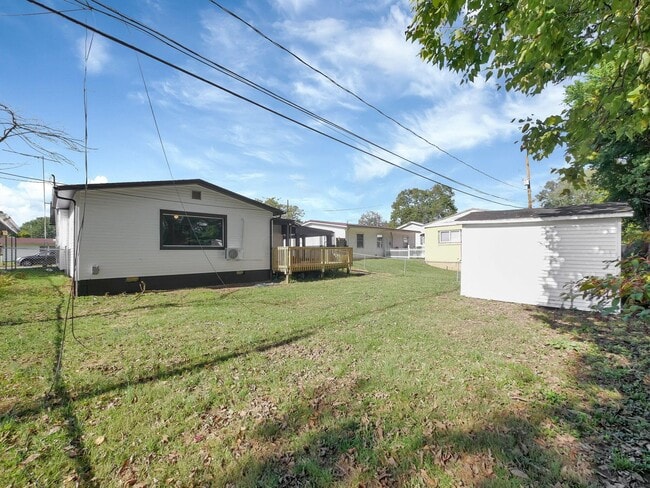 Building Photo - 452 Stella Ave