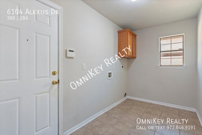 Building Photo - 6104 Alexus Dr