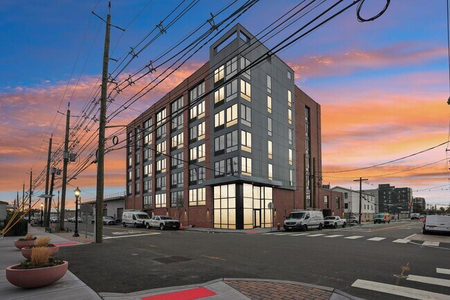 Building Photo - 1 Mallory Ave