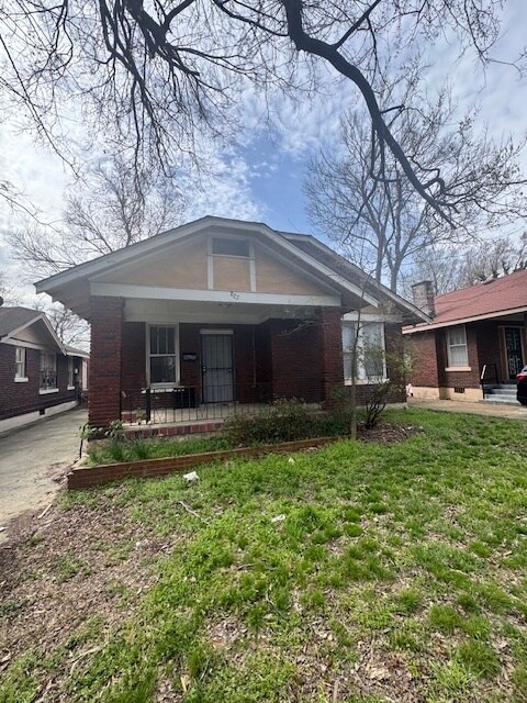 Building Photo - 827 S Parkway