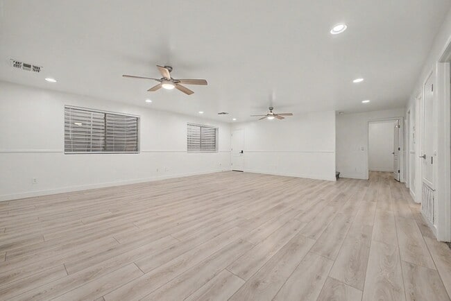 Building Photo - 3533 E Joseph Way