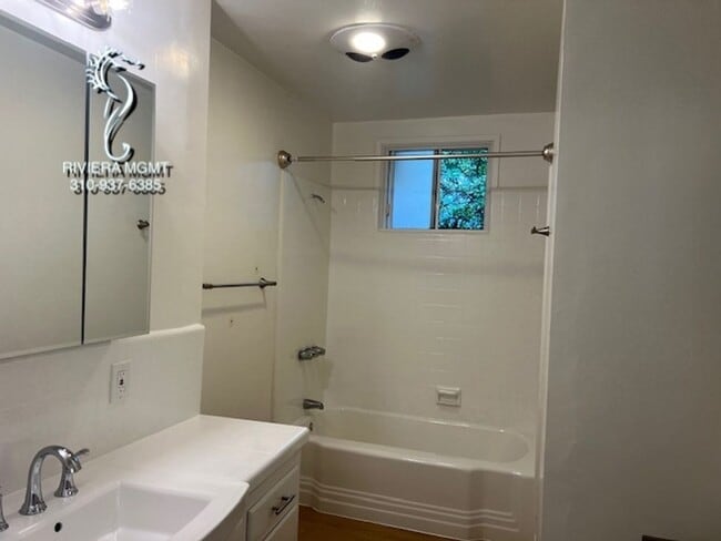 Building Photo - 3 BEd 1.75 Bath House in South Redondo Beach.