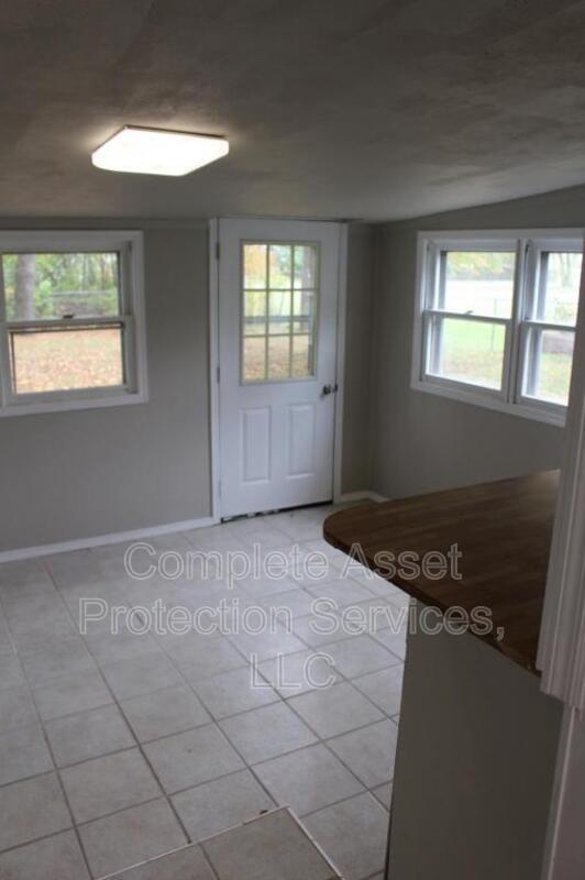 Building Photo - 107 Eastwood Ave