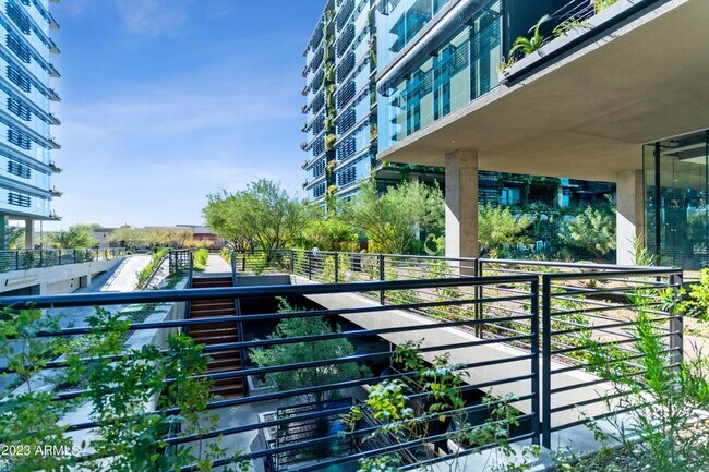 Building Photo - 7180 E Kierland Blvd
