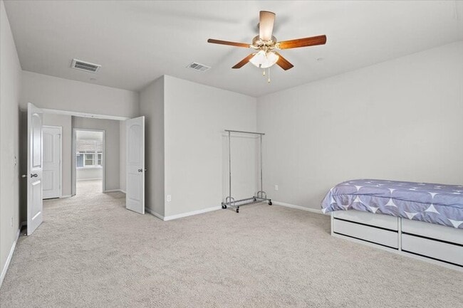 Building Photo - 516 E Slaughter Ln