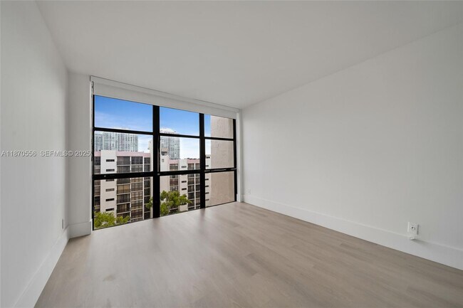 Building Photo - 17021 N Bay Rd